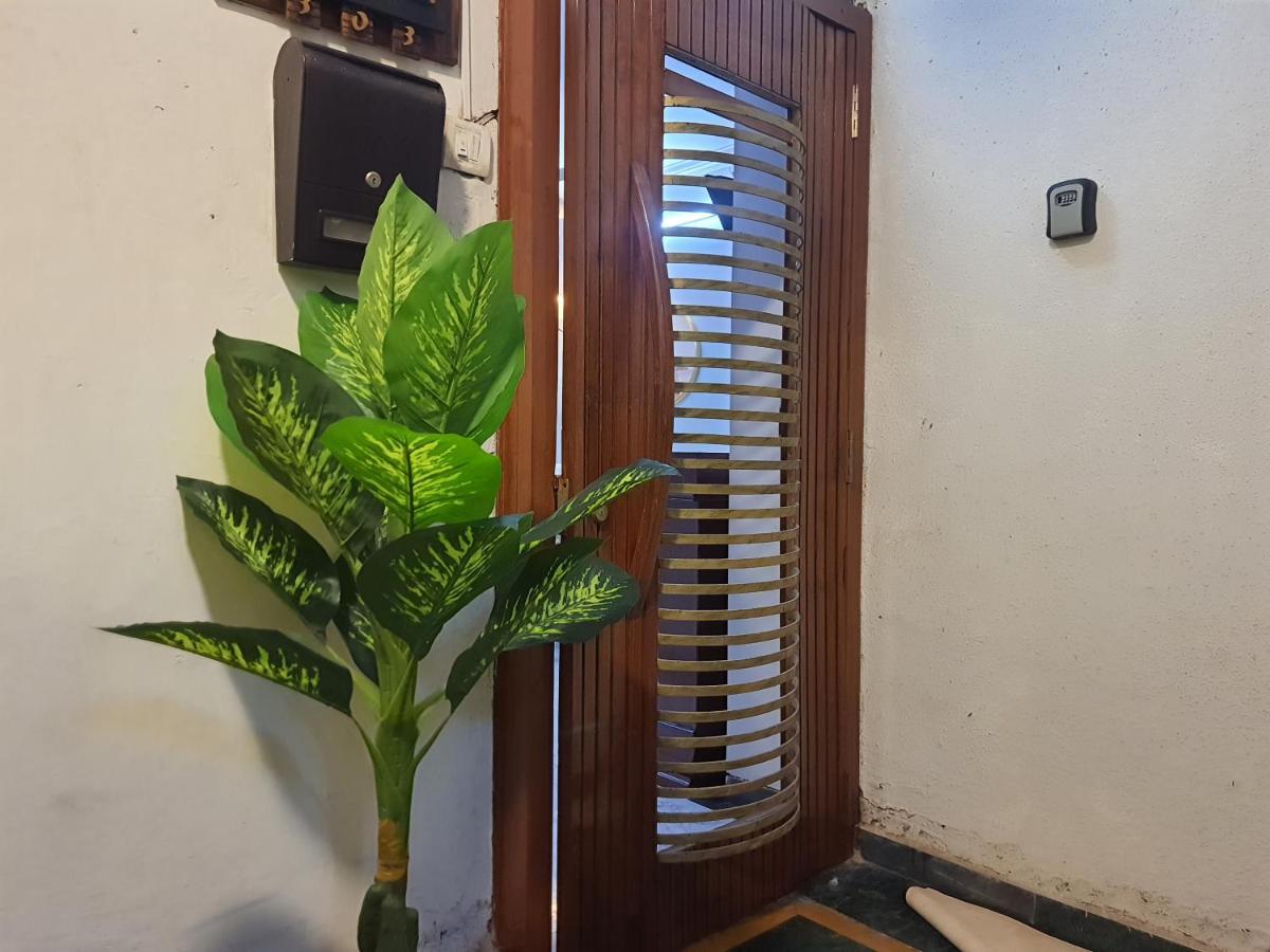 Osi Apartments Perry Cross Bandra West Мумбай Екстериор снимка